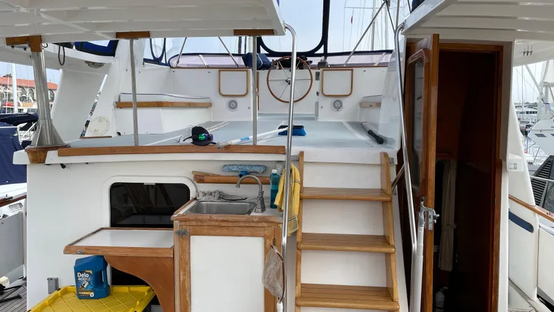 1988 DeFever 44 Motor Yacht