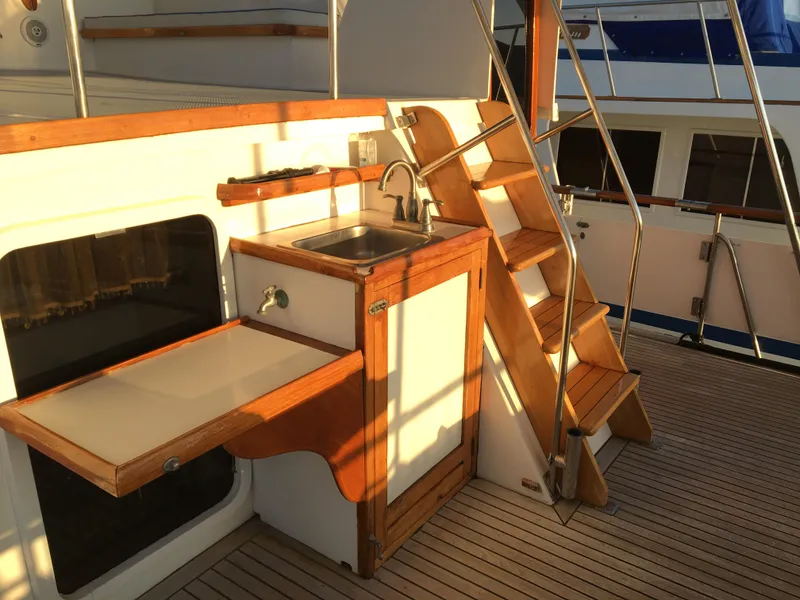 1988 DeFever 44 Motor Yacht