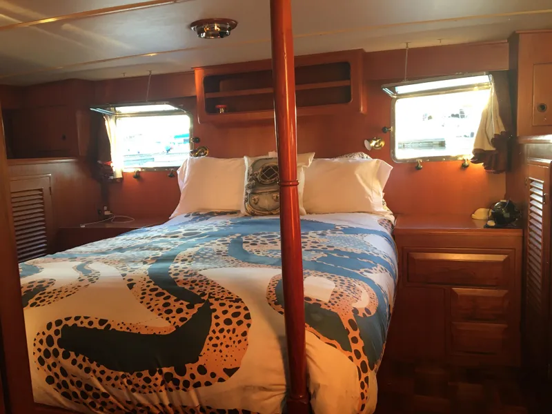 1988 DeFever 44 Motor Yacht