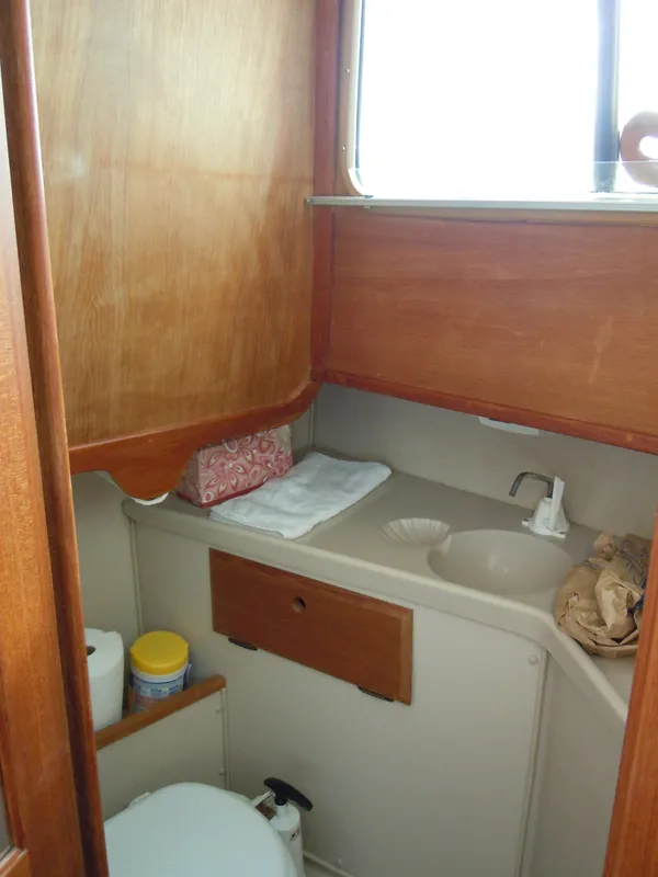 1986 Capital Gulf 27