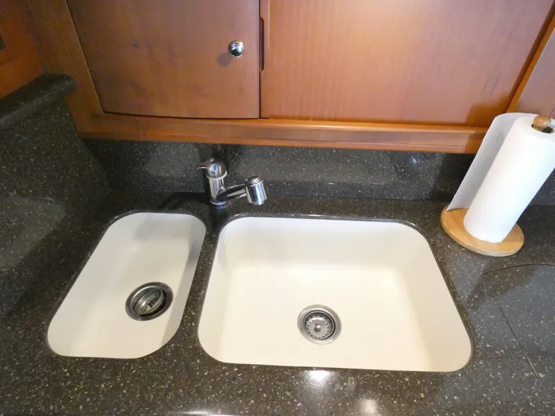 2004 Silverton 48 Convertible