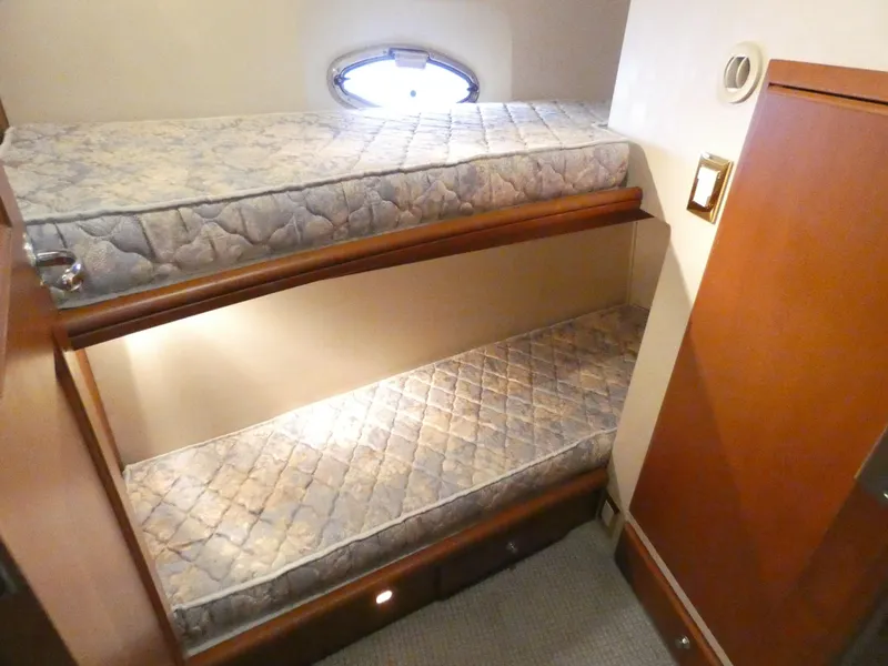 2004 Silverton 48 Convertible