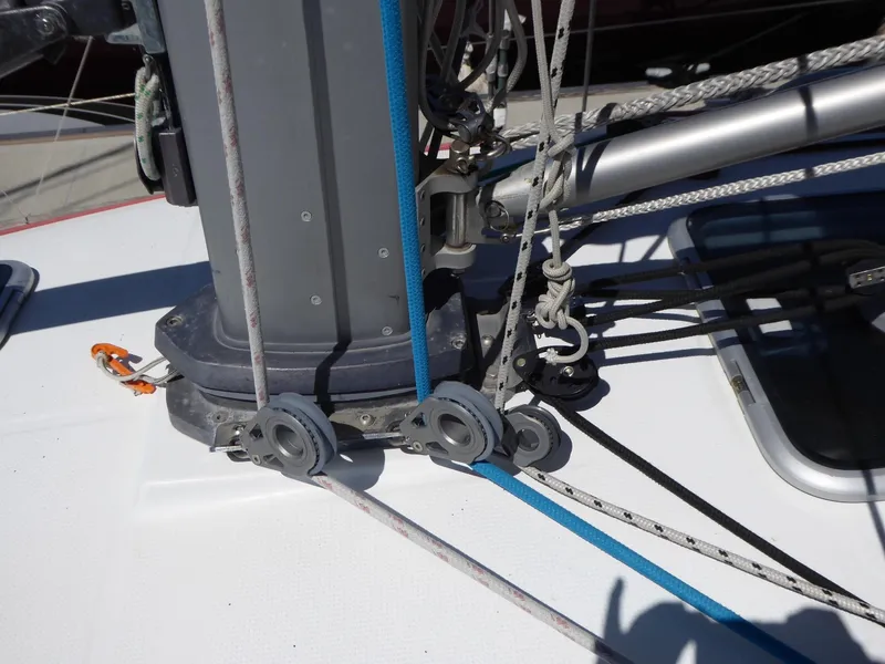 Mast base blocks