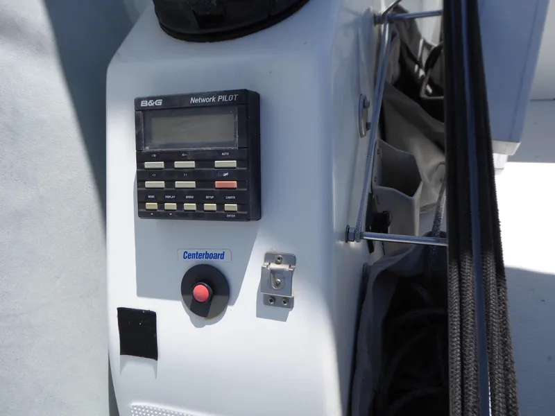 Auto-pilot helm
