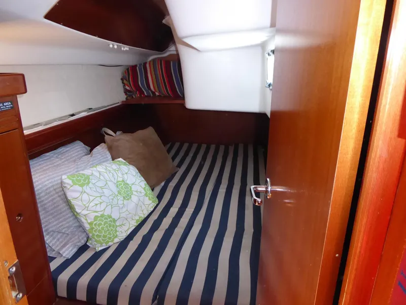 Aft cabin to starboard