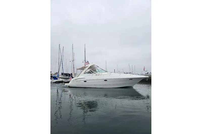 2001 Cruisers Yachts 340 Express