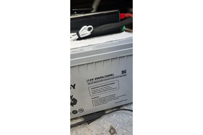 12V 200Ah AGM battery in 2001 Cruisers Yachts 340 Express.