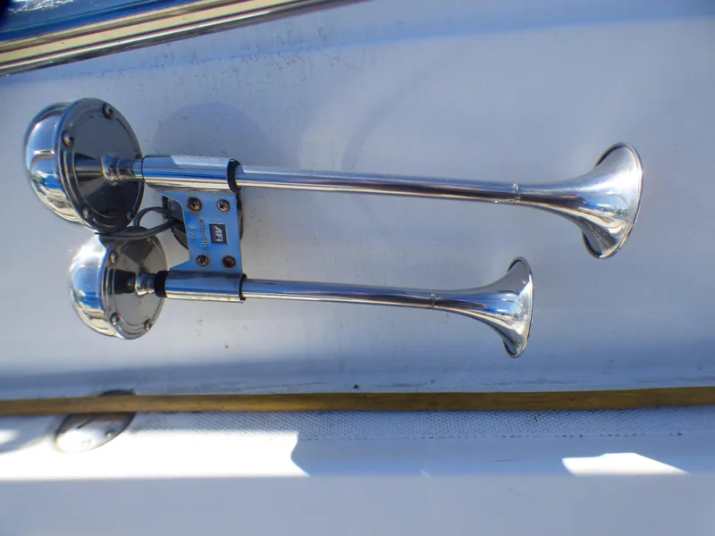 2001 Cruisers Yachts 340 Express