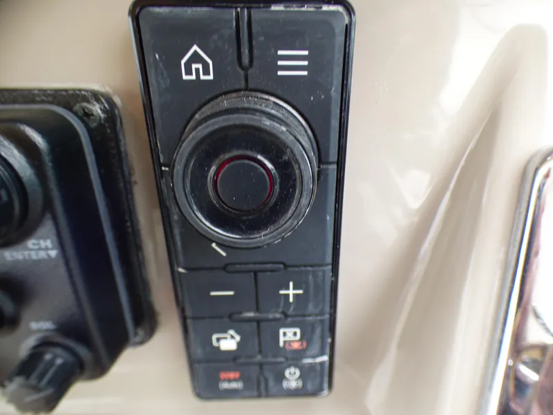Control panel of the 2001 Cruisers Yachts 340 Express.