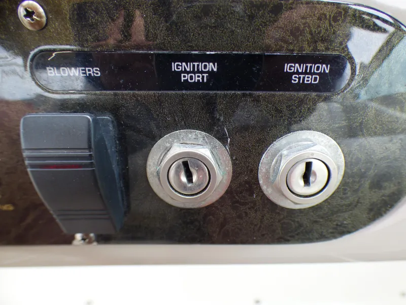 Ignition switches and blower control on 2001 Cruisers Yachts 340 Express.