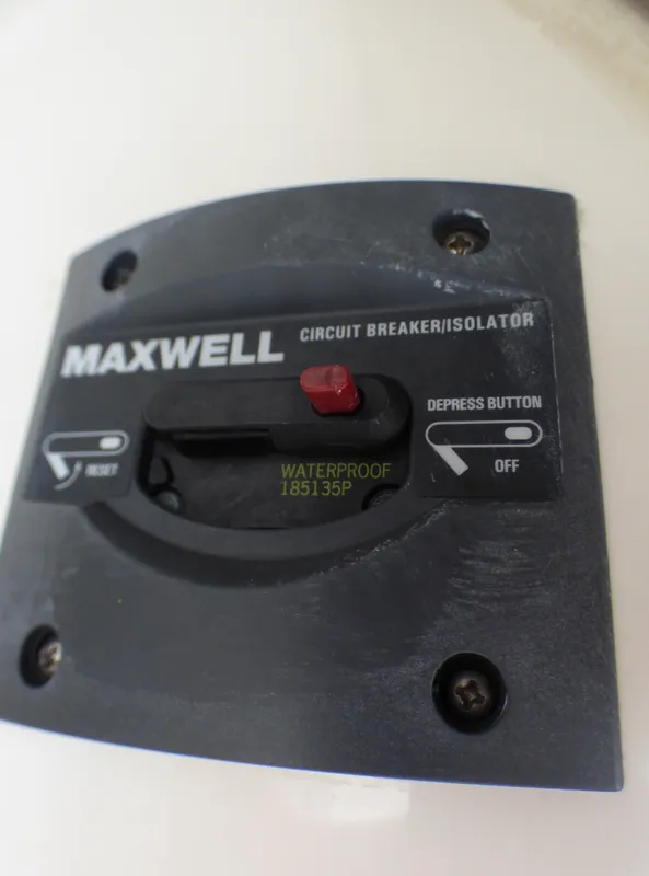 Maxwell circuit breaker on 2001 Cruisers Yachts 340 Express.