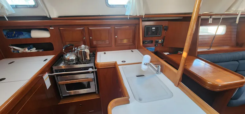 2002 Beneteau 361