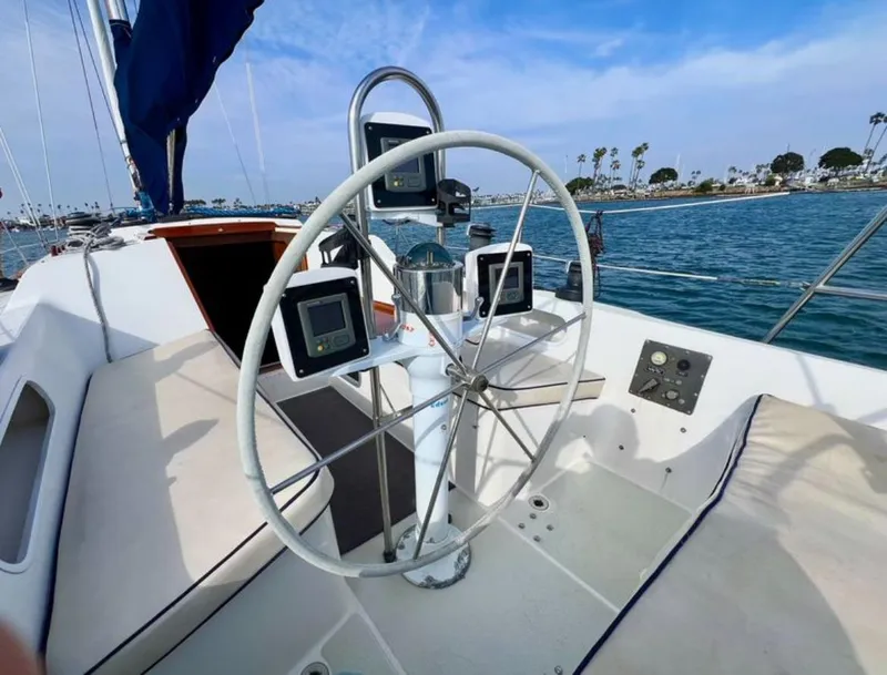 1985 Islander 40