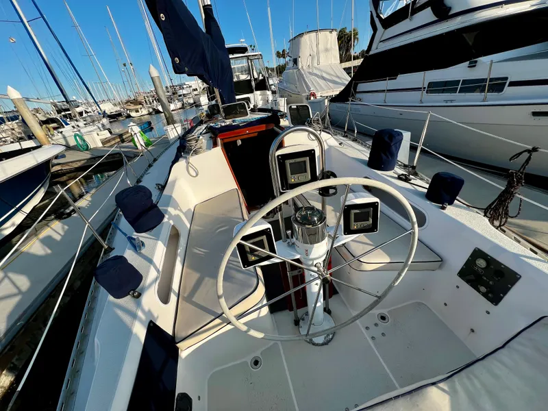 1985 Islander 40
