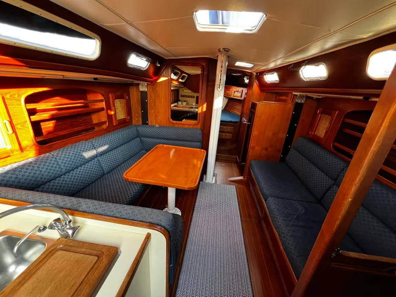 1985 Islander 40