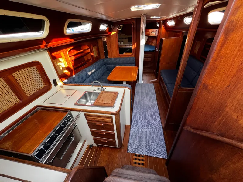 1985 Islander 40