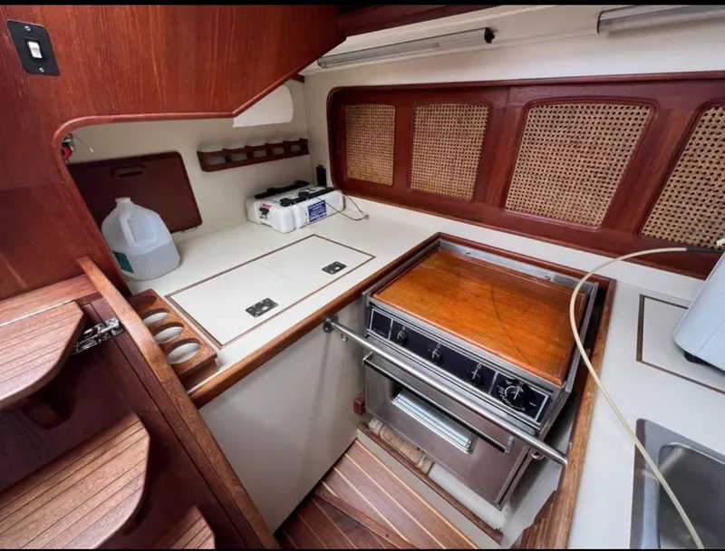 1985 Islander 40