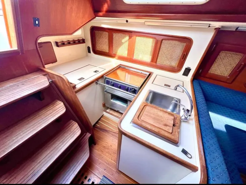1985 Islander 40