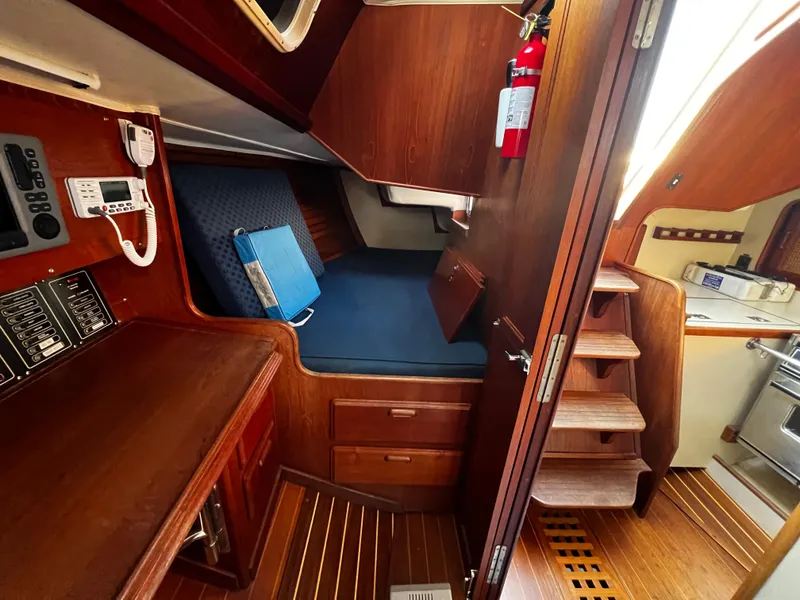1985 Islander 40