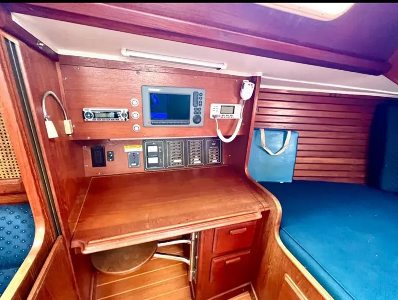 1985 Islander 40