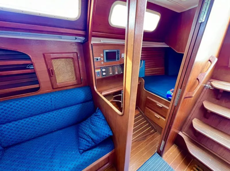 1985 Islander 40