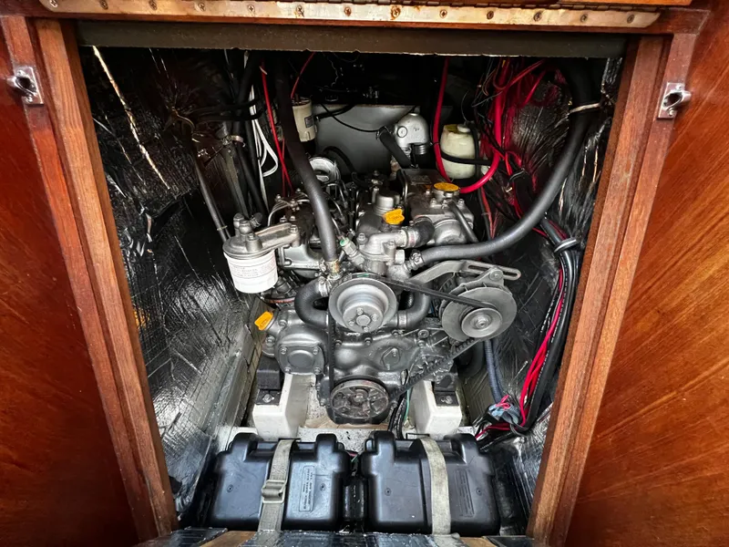 1985 Islander 40
