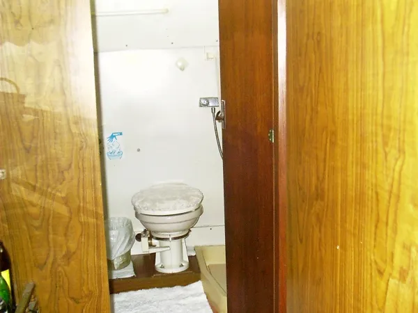 1975 Chris-Craft Catalina Double Cabin