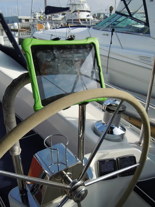 Wireless navigation repeater
