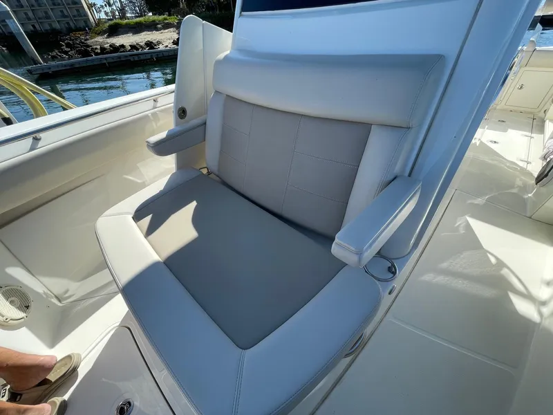 2020 Boston Whaler 250 Outrage
