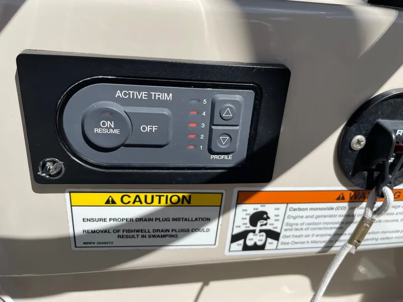 2020 Boston Whaler 250 Outrage