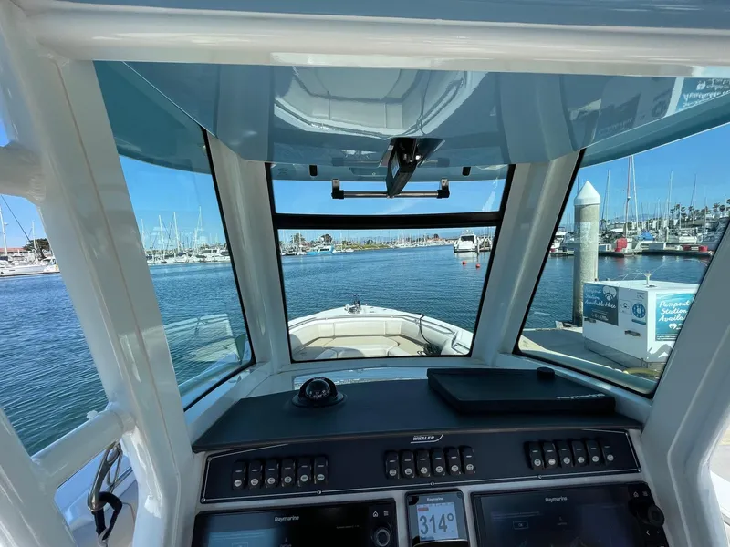 2020 Boston Whaler 250 Outrage