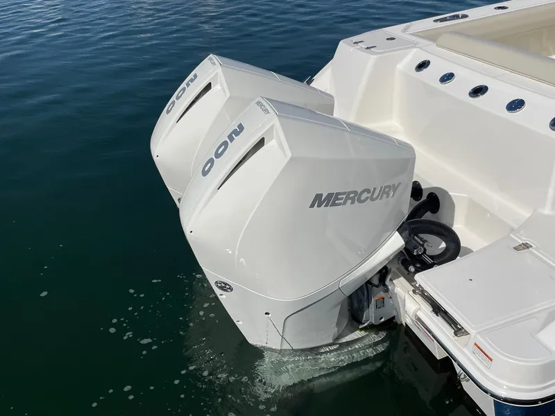 2020 Boston Whaler 250 Outrage