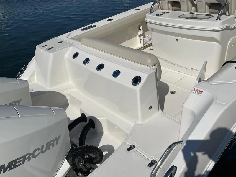 2020 Boston Whaler 250 Outrage