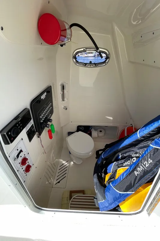 2020 Boston Whaler 250 Outrage