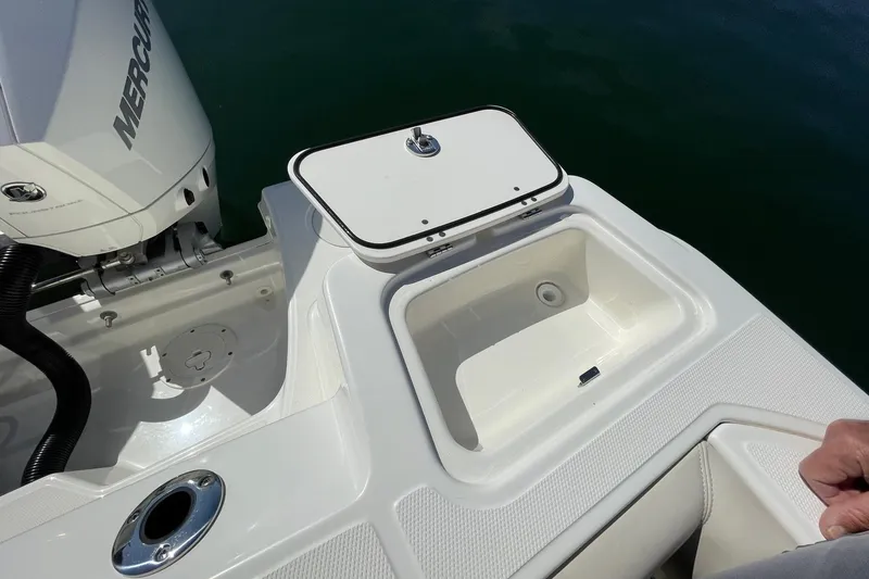 2020 Boston Whaler 250 Outrage