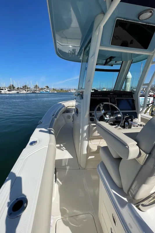 2020 Boston Whaler 250 Outrage