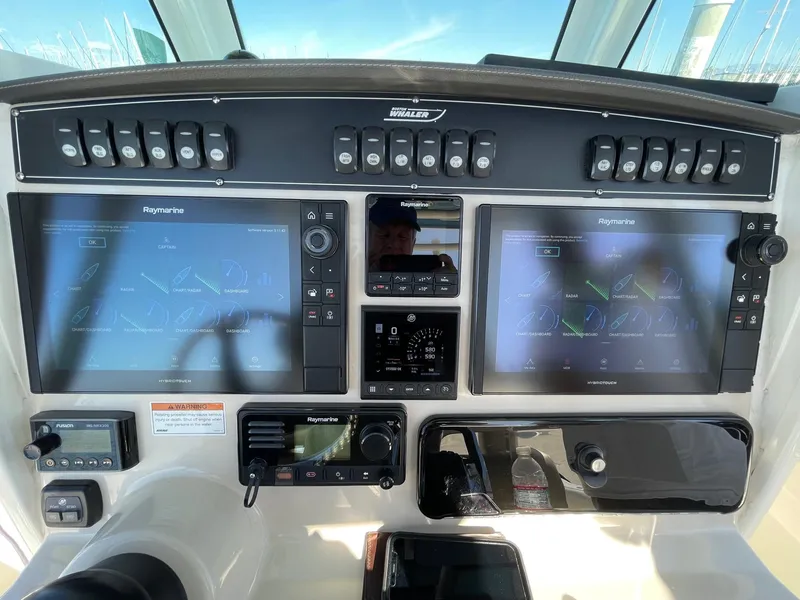 2020 Boston Whaler 250 Outrage
