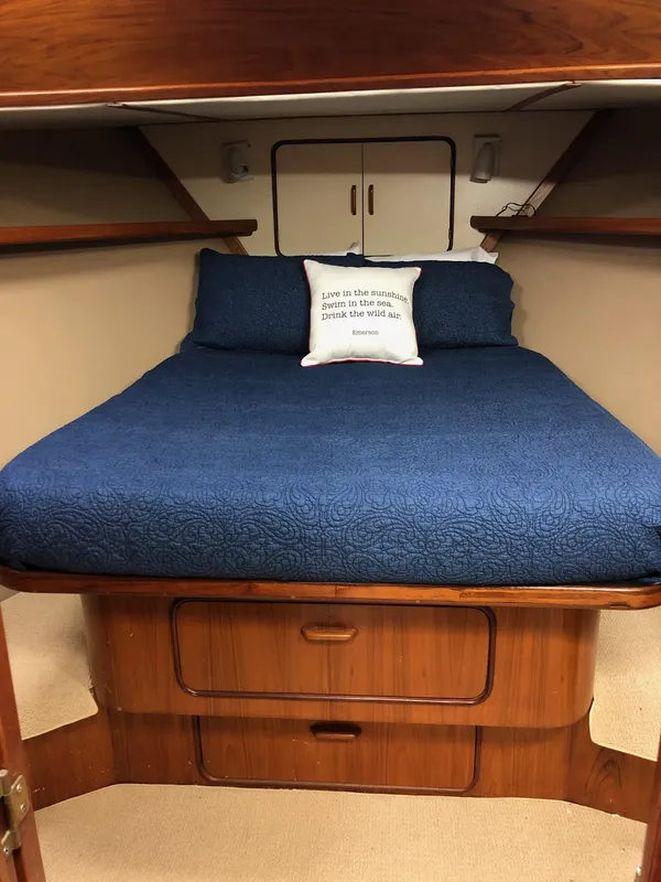 1986 Gulfstar 49 Motoryacht Stabilized