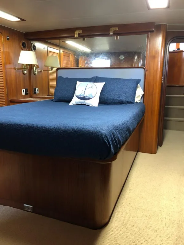 1986 Gulfstar 49 Motoryacht Stabilized