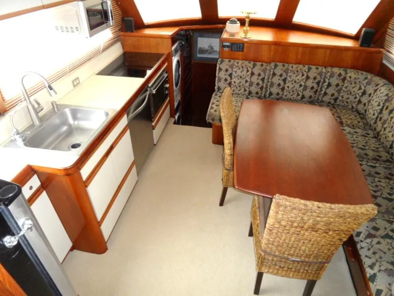 1986 Gulfstar 49 Motoryacht Stabilized