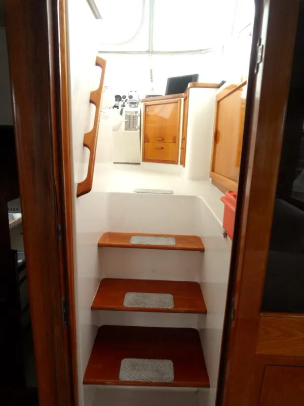 1986 Gulfstar 49 Motoryacht Stabilized
