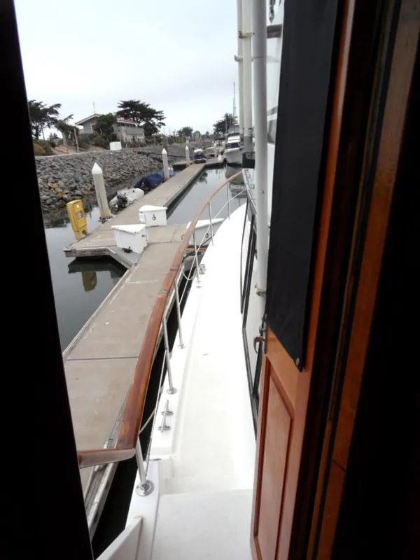 1986 Gulfstar 49 Motoryacht Stabilized