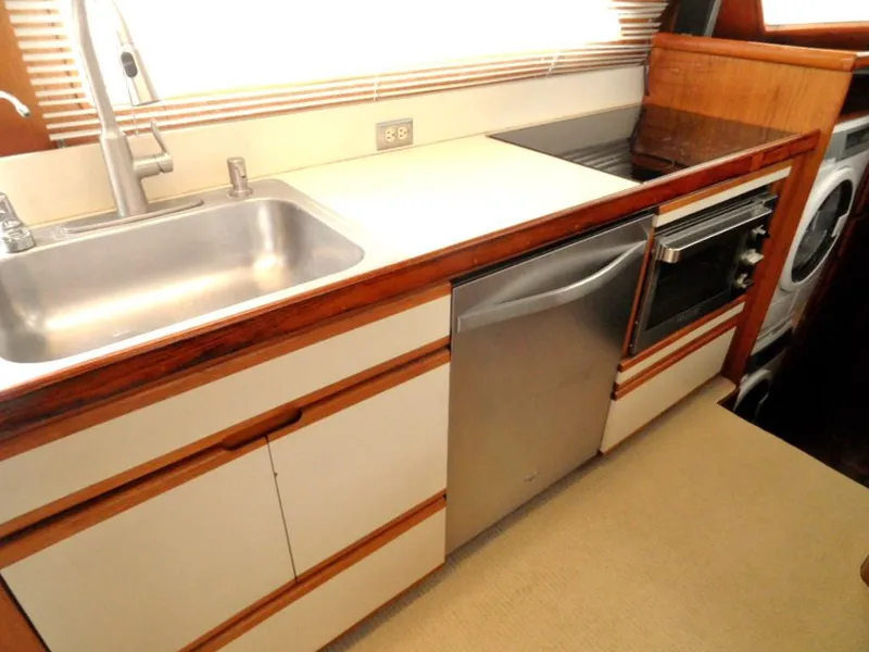 1986 Gulfstar 49 Motoryacht Stabilized