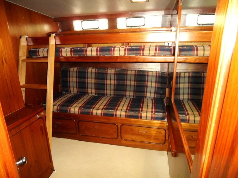 1986 Gulfstar 49 Motoryacht Stabilized