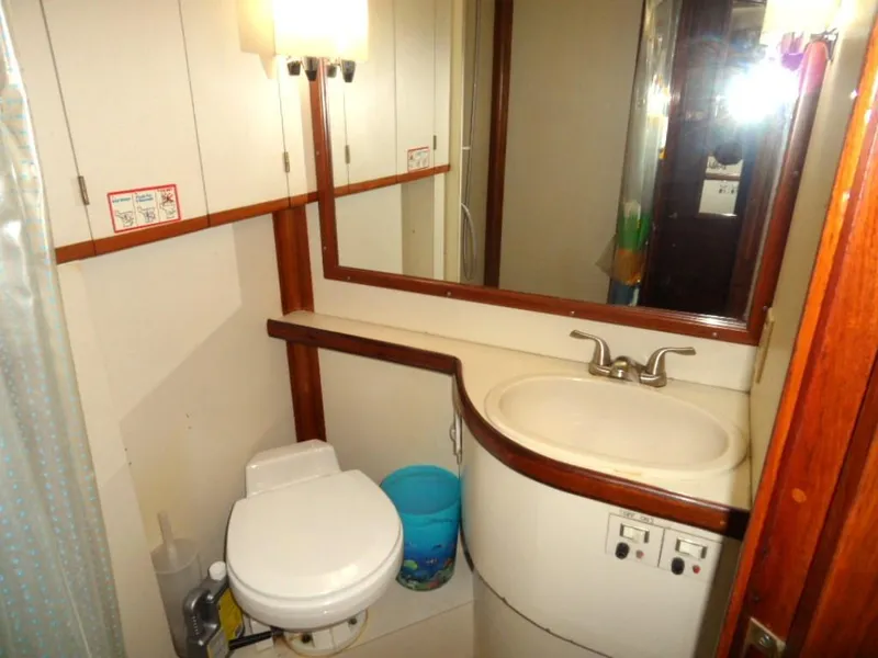1986 Gulfstar 49 Motoryacht Stabilized