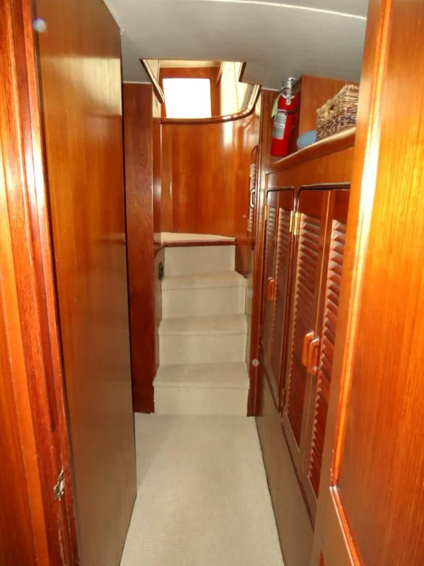 1986 Gulfstar 49 Motoryacht Stabilized