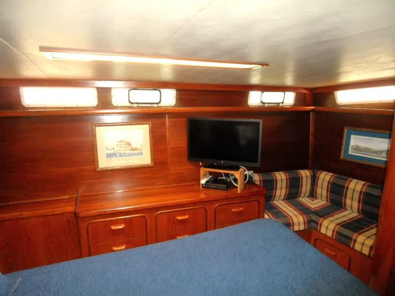 1986 Gulfstar 49 Motoryacht Stabilized
