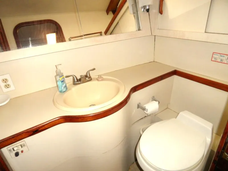 1986 Gulfstar 49 Motoryacht Stabilized