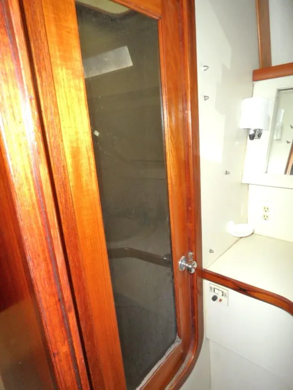 1986 Gulfstar 49 Motoryacht Stabilized