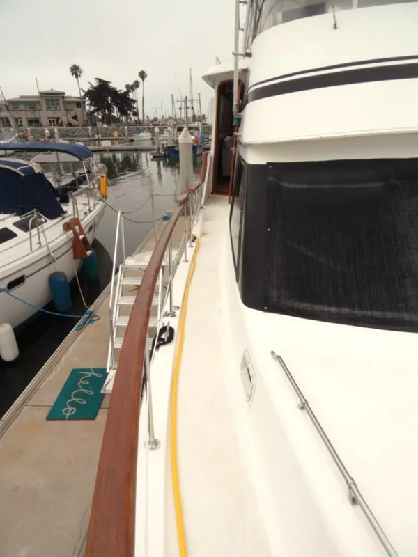 1986 Gulfstar 49 Motoryacht Stabilized